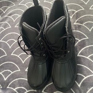 Black waterproof winter boots